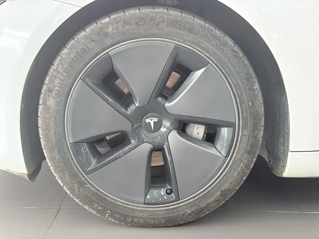 Tesla Model 3 — миниатюра 10
