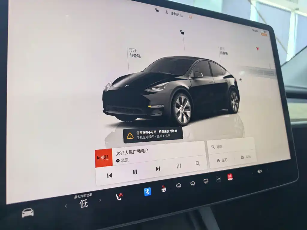 Tesla Model Y — миниатюра 5