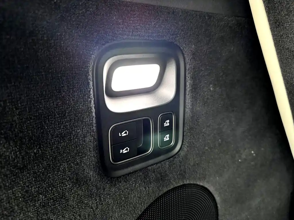 Li Auto Li MEGA — миниатюра 24