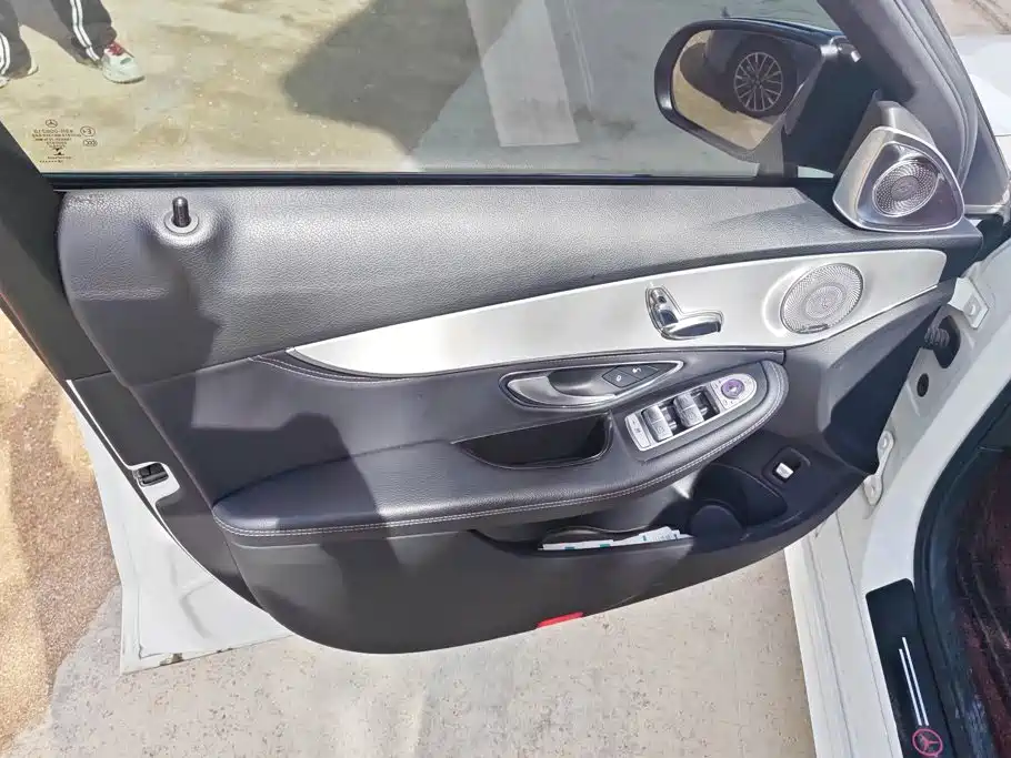 Mercedes-Benz C-Class — миниатюра 7