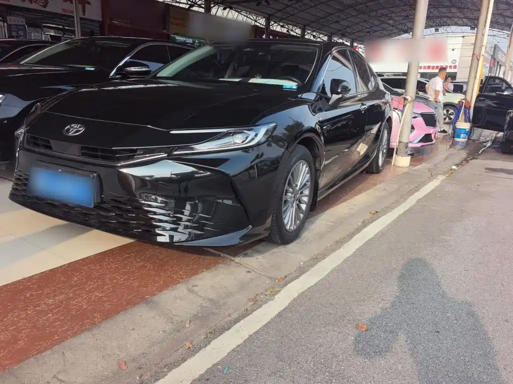 Toyota Camry — миниатюра 2