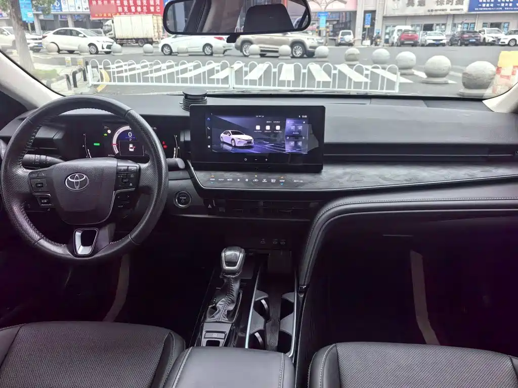 Toyota Camry — миниатюра 17