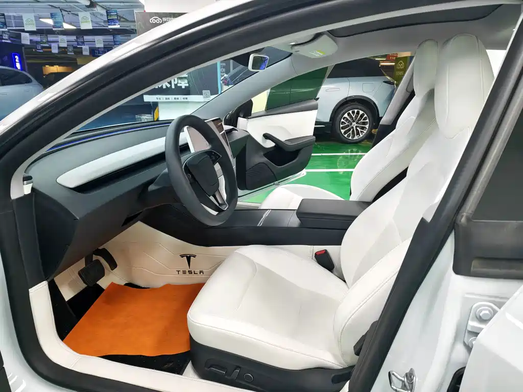 Tesla Model 3 — миниатюра 12