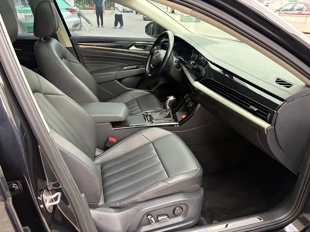 Volkswagen Passat PHEV — миниатюра 9