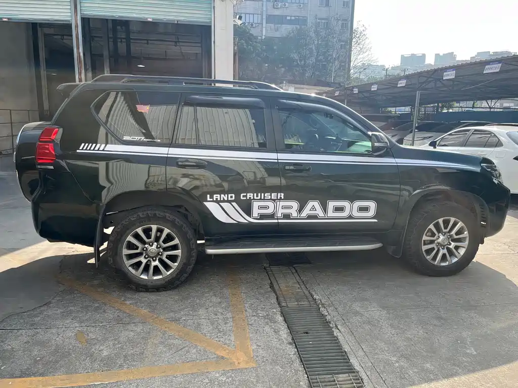 TOYOTA PRADO