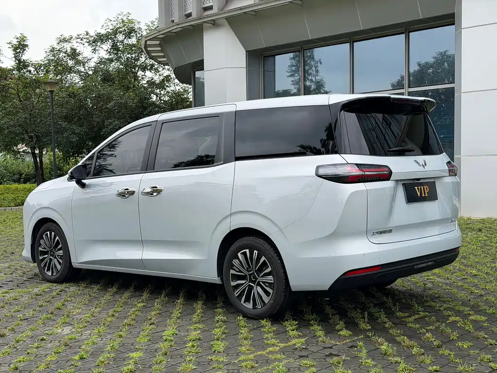 Wuling 730 2025 1.5T CVT Elite