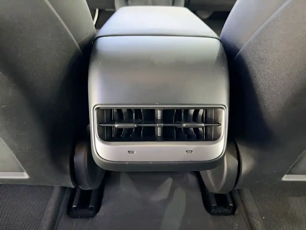 Tesla Model 3 — миниатюра 16