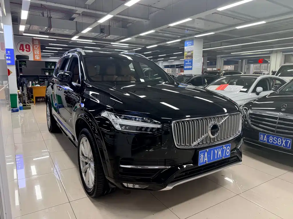 Volvo XC90 2018 T6 7 мест