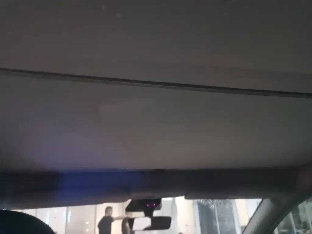 Tesla Model Y — миниатюра 18
