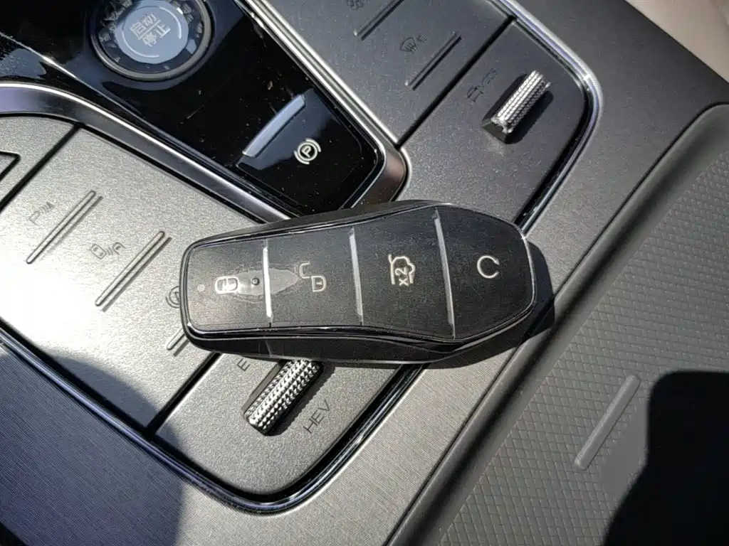 BYD Tang New Energy — миниатюра 9