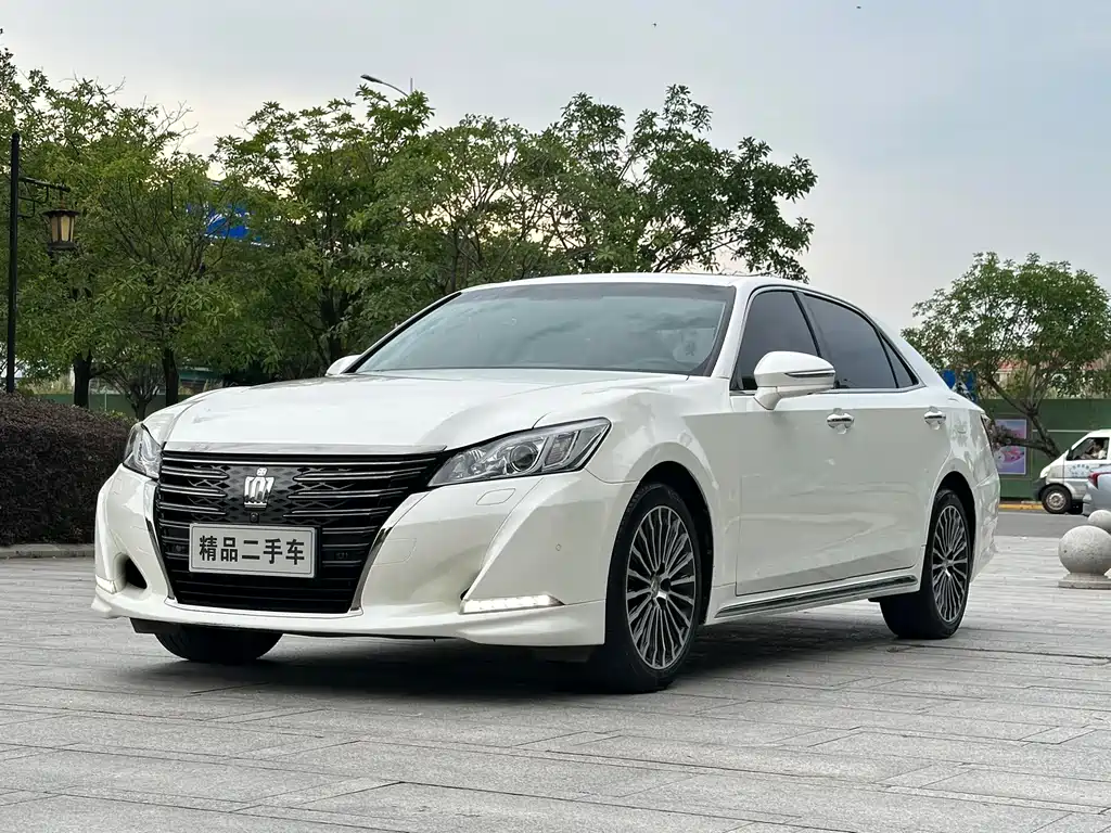 Купить Toyota Crown