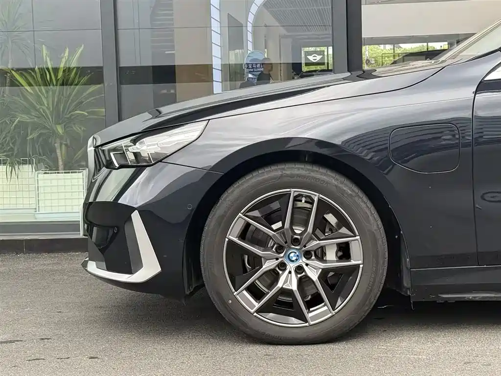 BMW i5 — миниатюра 14