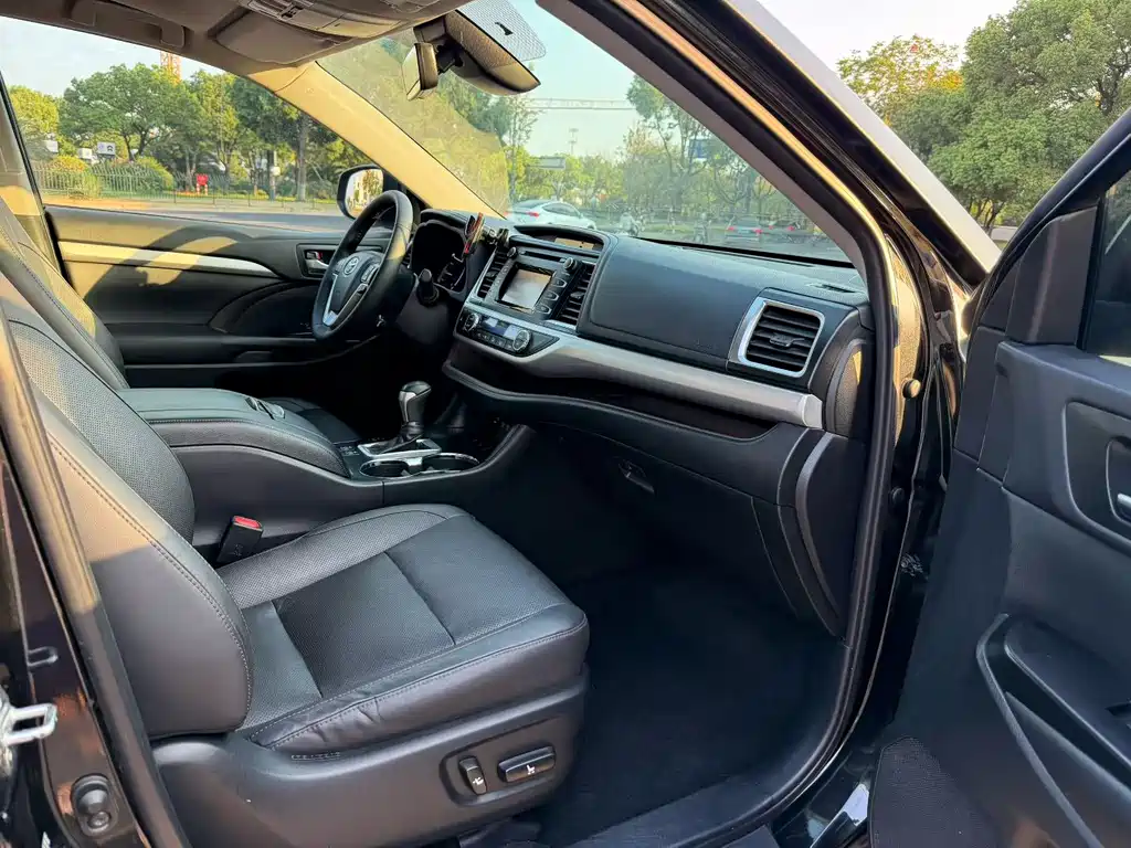 Toyota Highlander — миниатюра 9