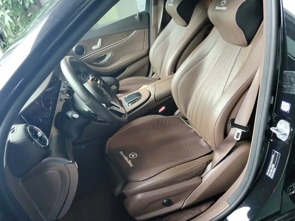 Mercedes-Benz E-Class — миниатюра 11