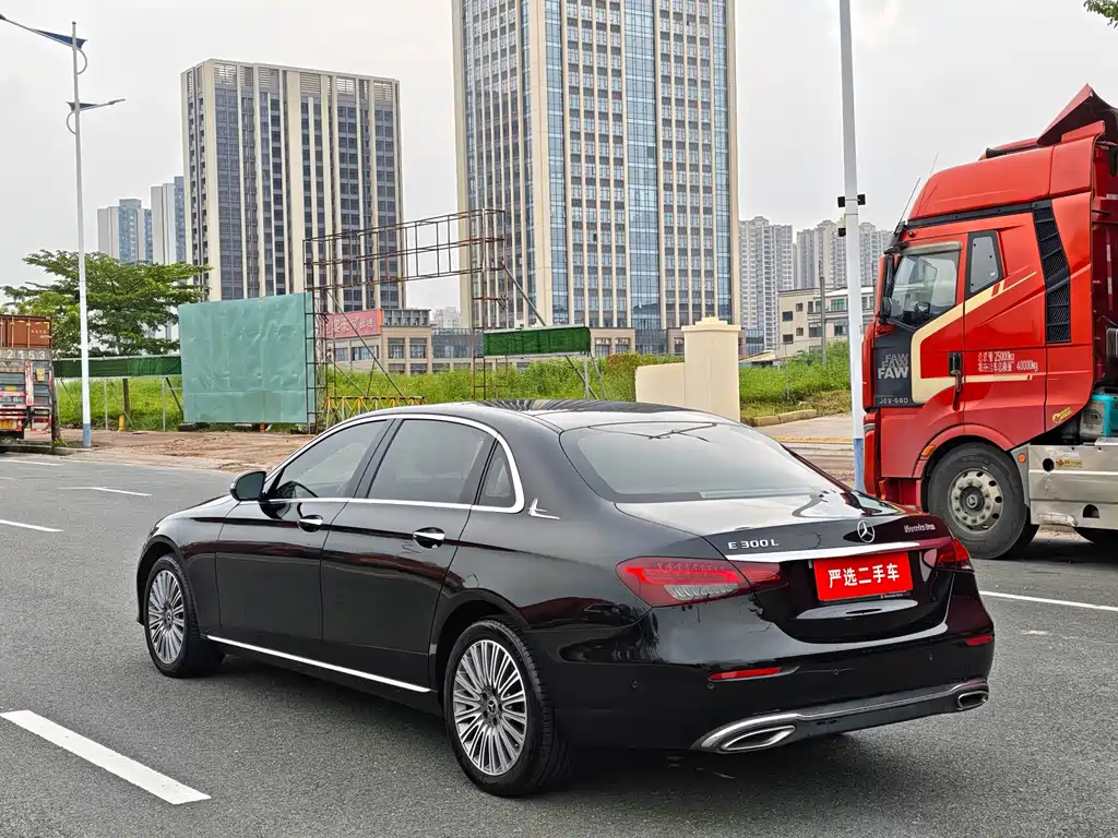 Mercedes-Benz E-Class — миниатюра 4