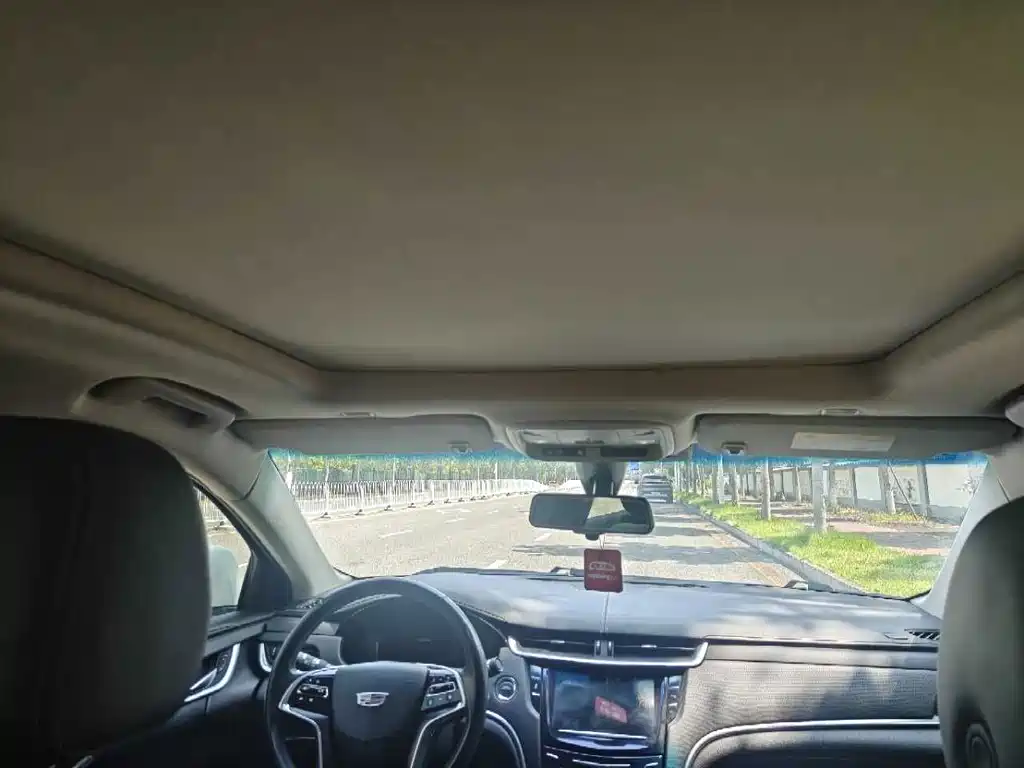 Cadillac XTS — миниатюра 6