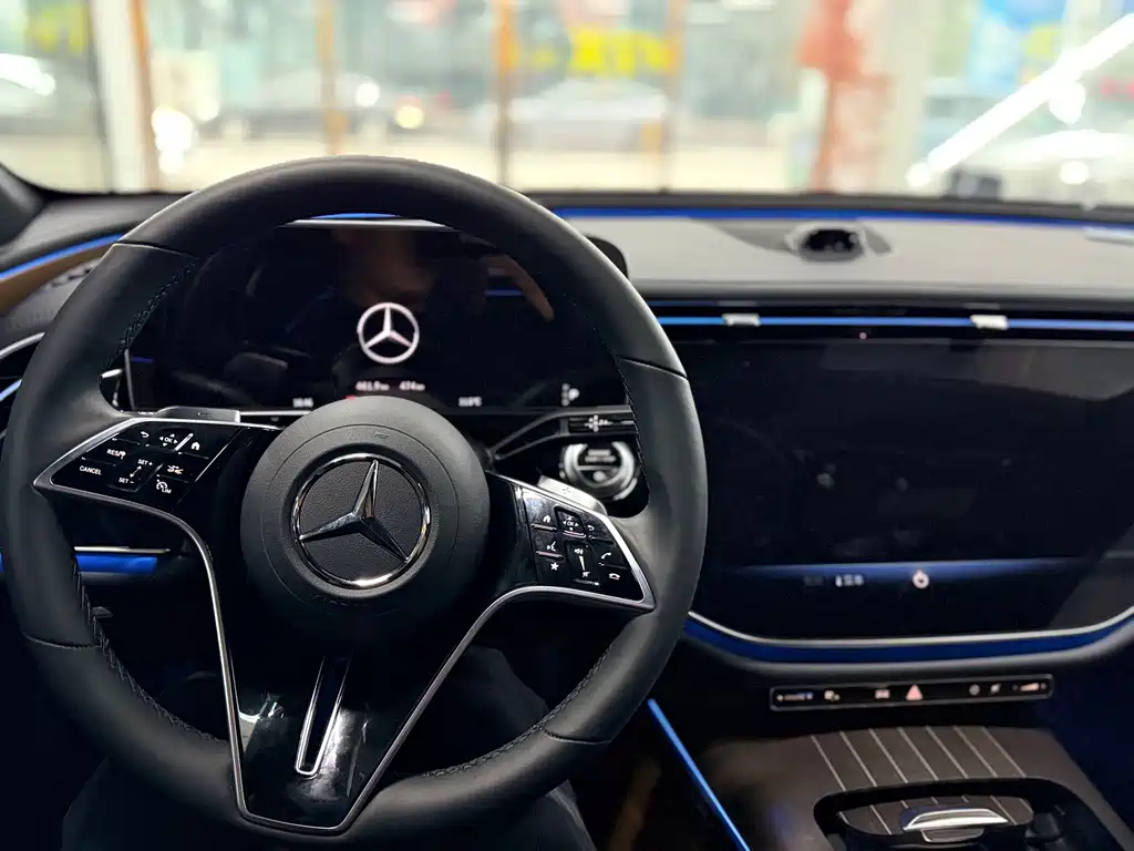 MERCEDES-BENZ E CLASS