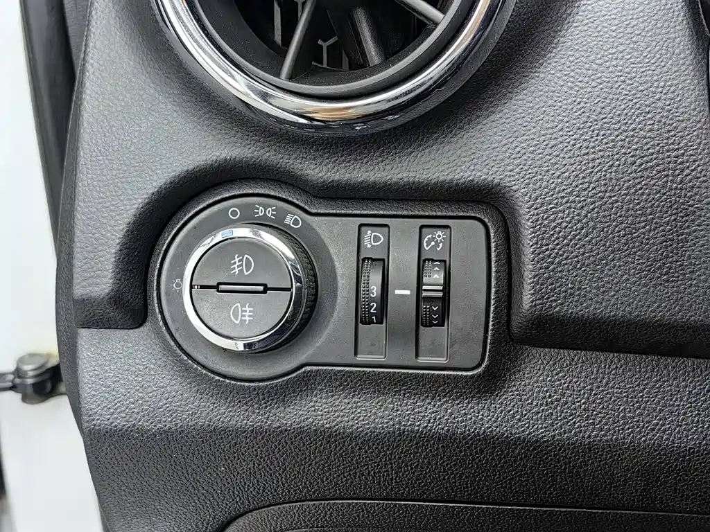 Chevrolet Trax — миниатюра 21