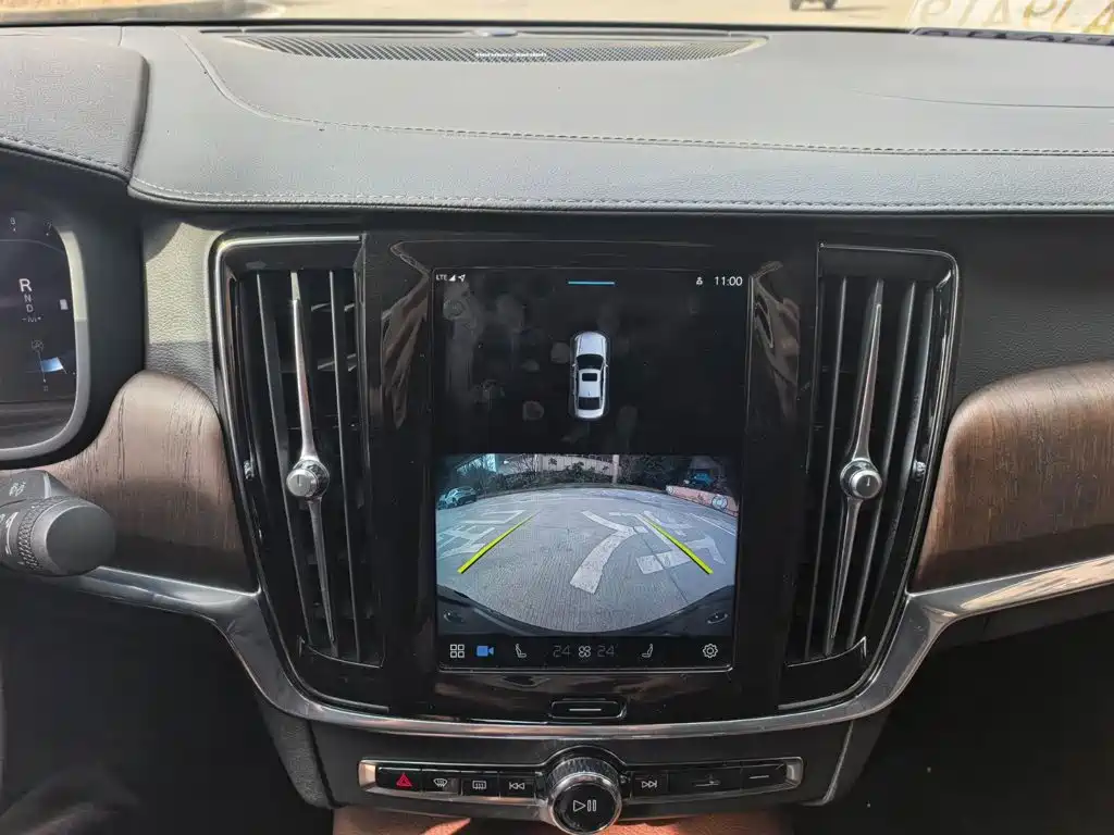 Volvo S90 — миниатюра 10