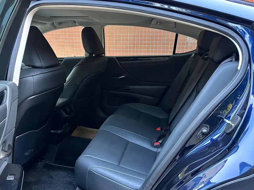 Lexus ES — миниатюра 10