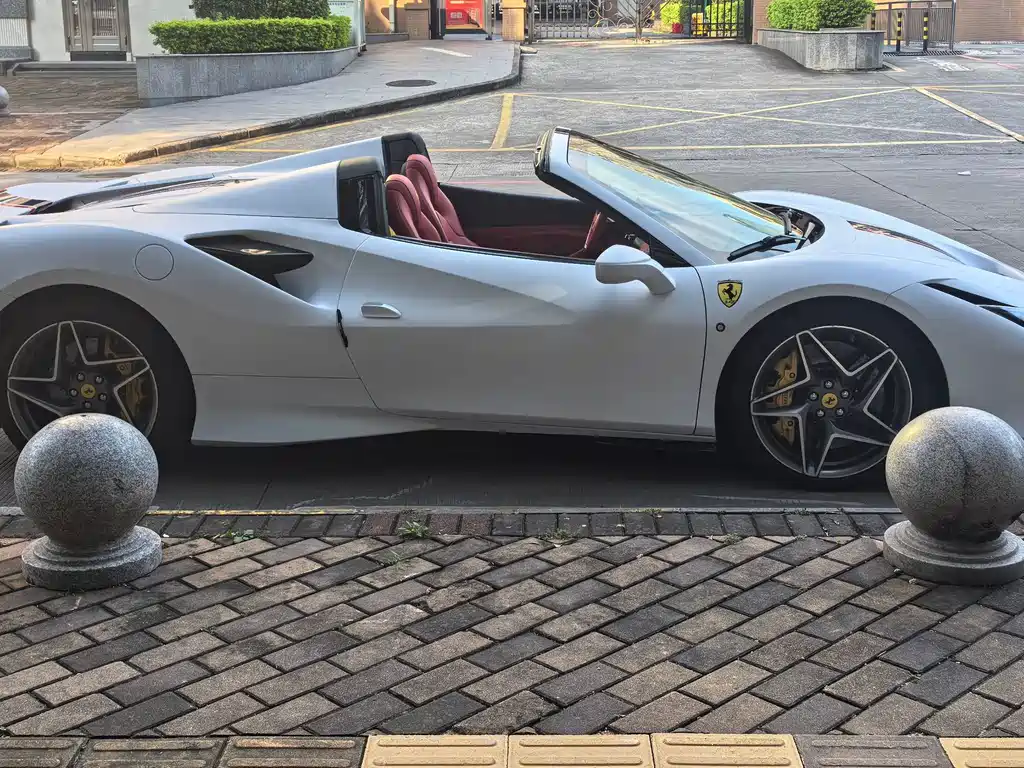 Ferrari F8 — миниатюра 4