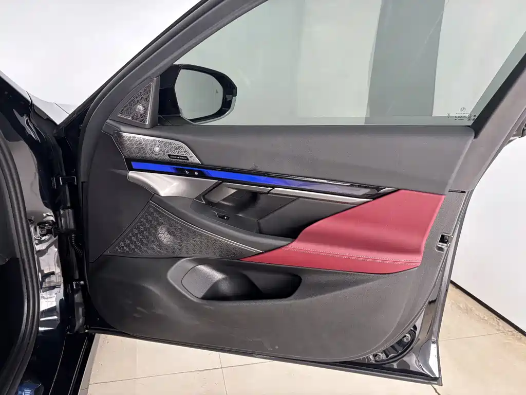BMW 5 Series — миниатюра 26