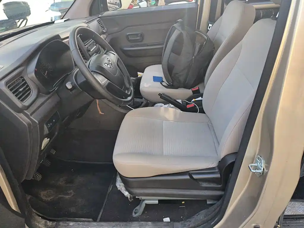 Wuling Hongguang V — миниатюра 8