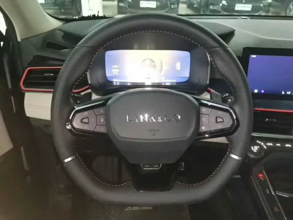 Lynk & Co 06 — миниатюра 11
