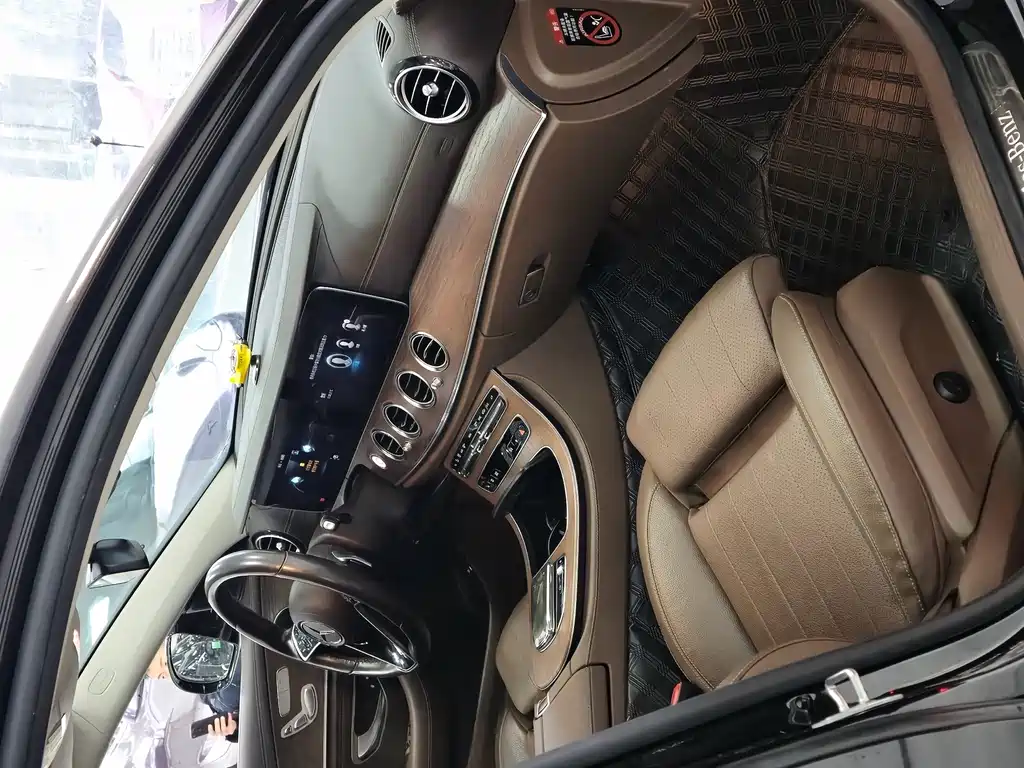 Mercedes-Benz E-Class — миниатюра 7