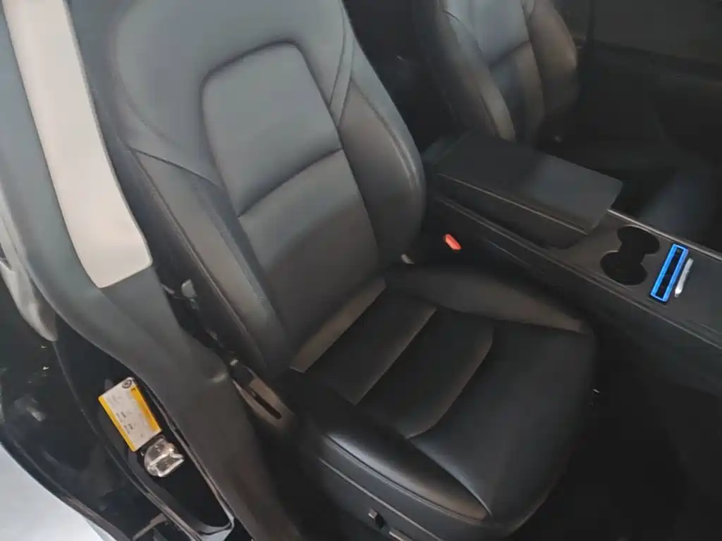 Tesla Model Y — миниатюра 25
