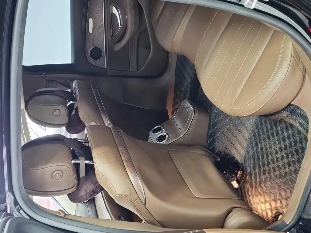 Mercedes-Benz E-Class — миниатюра 6
