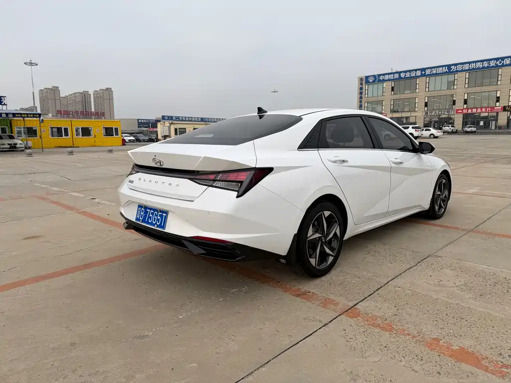 Hyundai Elantra — миниатюра 4