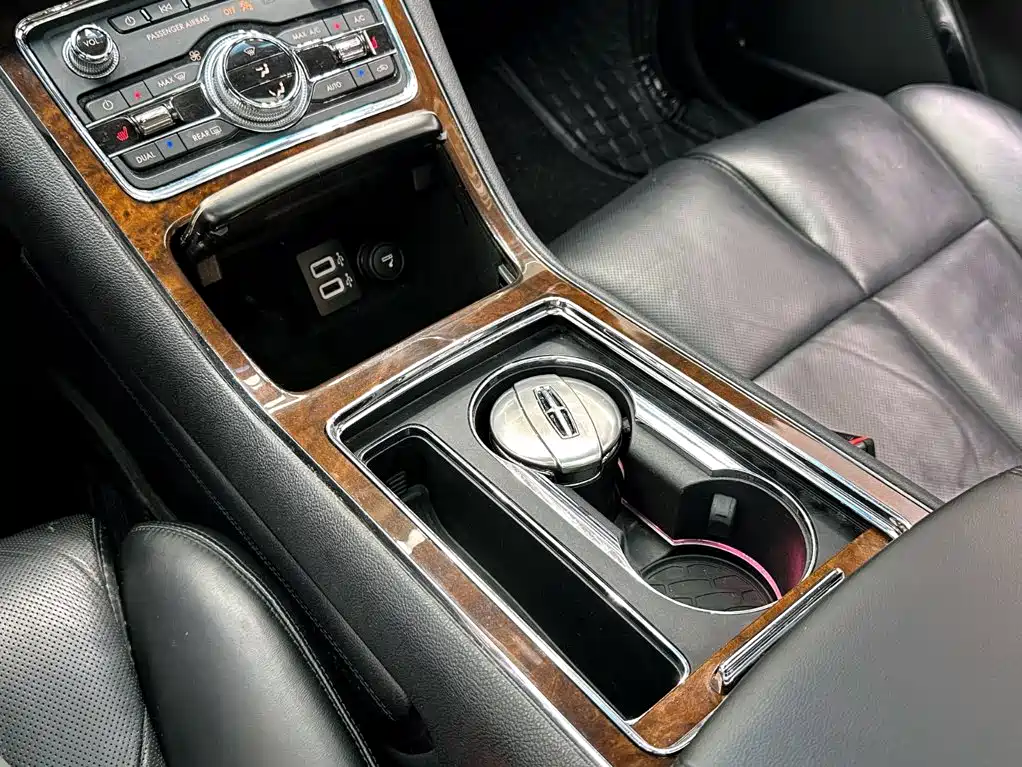 Lincoln Continental — миниатюра 16