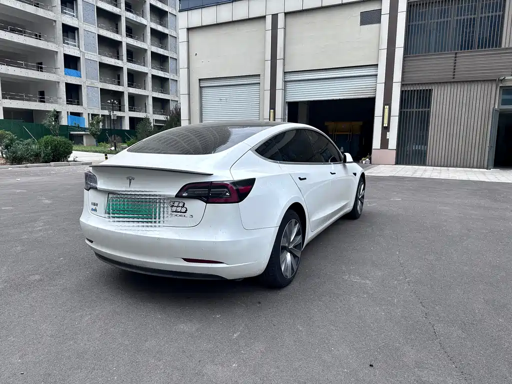 Tesla Model 3 — миниатюра 5
