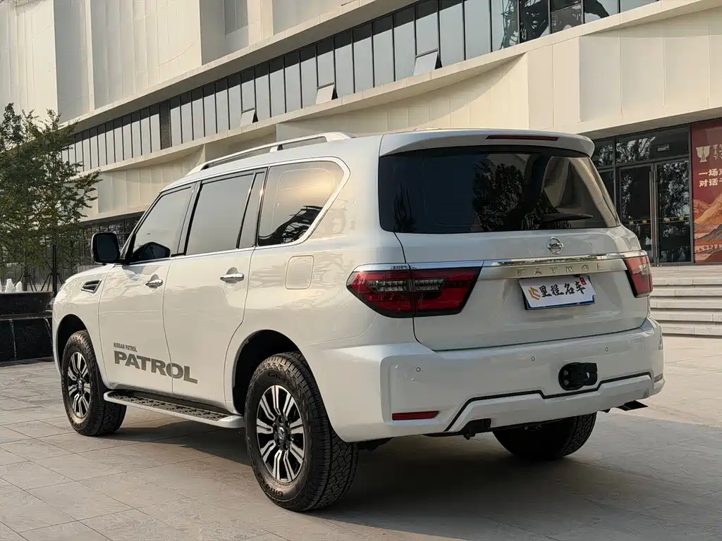 Nissan Patrol — миниатюра 7