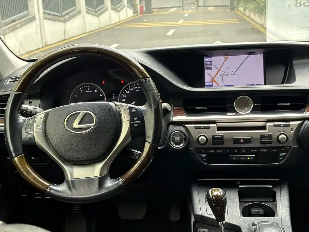 Lexus ES — миниатюра 6