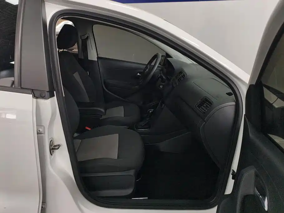 Volkswagen Polo 2018 1.5L AT