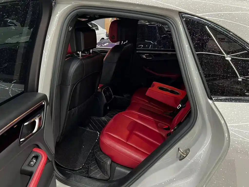 Porsche Macan — миниатюра 11