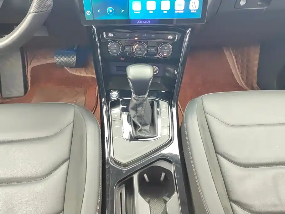 Volkswagen Tiguan L — миниатюра 16