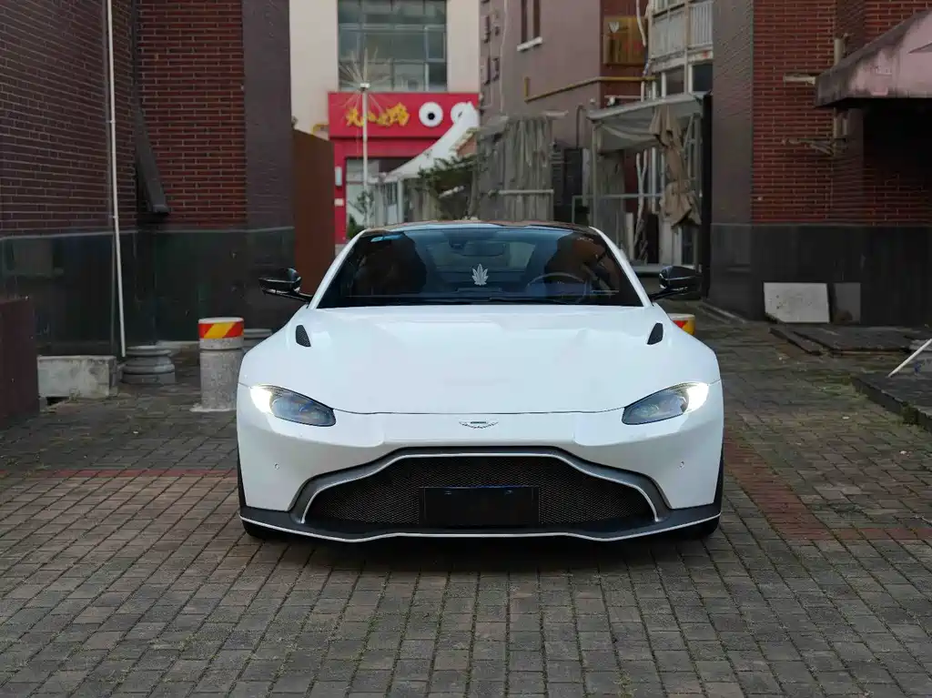 Aston Martin V8 Vantage — миниатюра 6