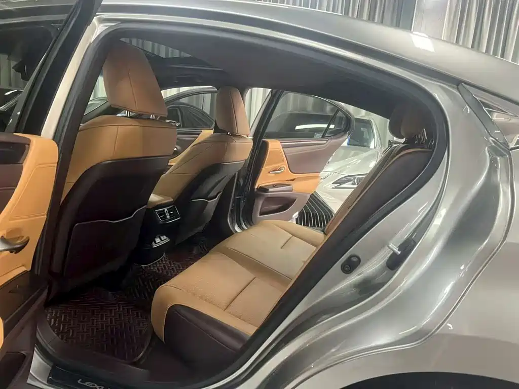 Lexus ES — миниатюра 6