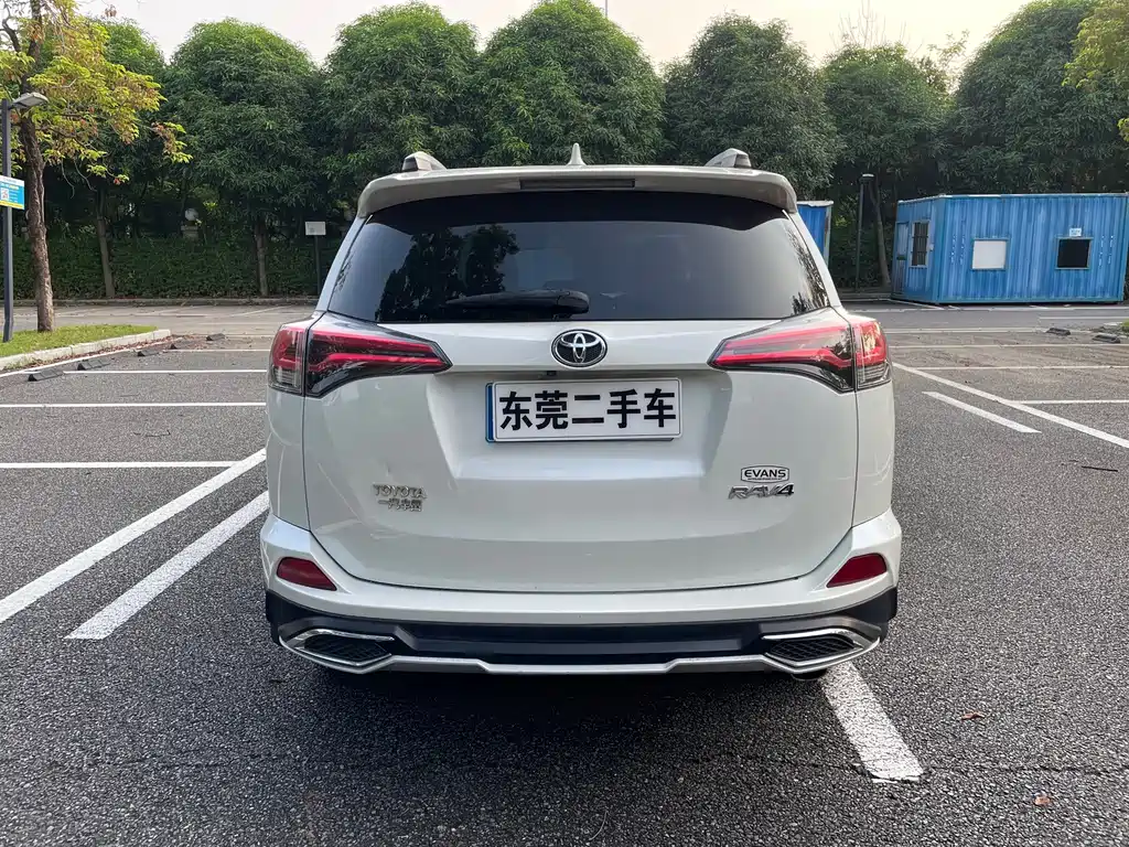 Toyota RAV4 — миниатюра 11