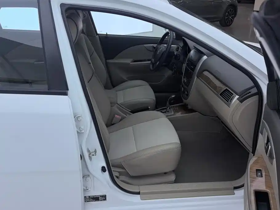 Buick Excelle — миниатюра 8