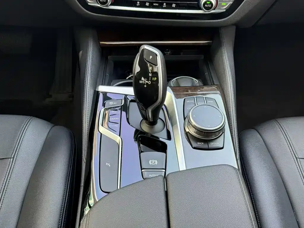 BMW 5 Series — миниатюра 19