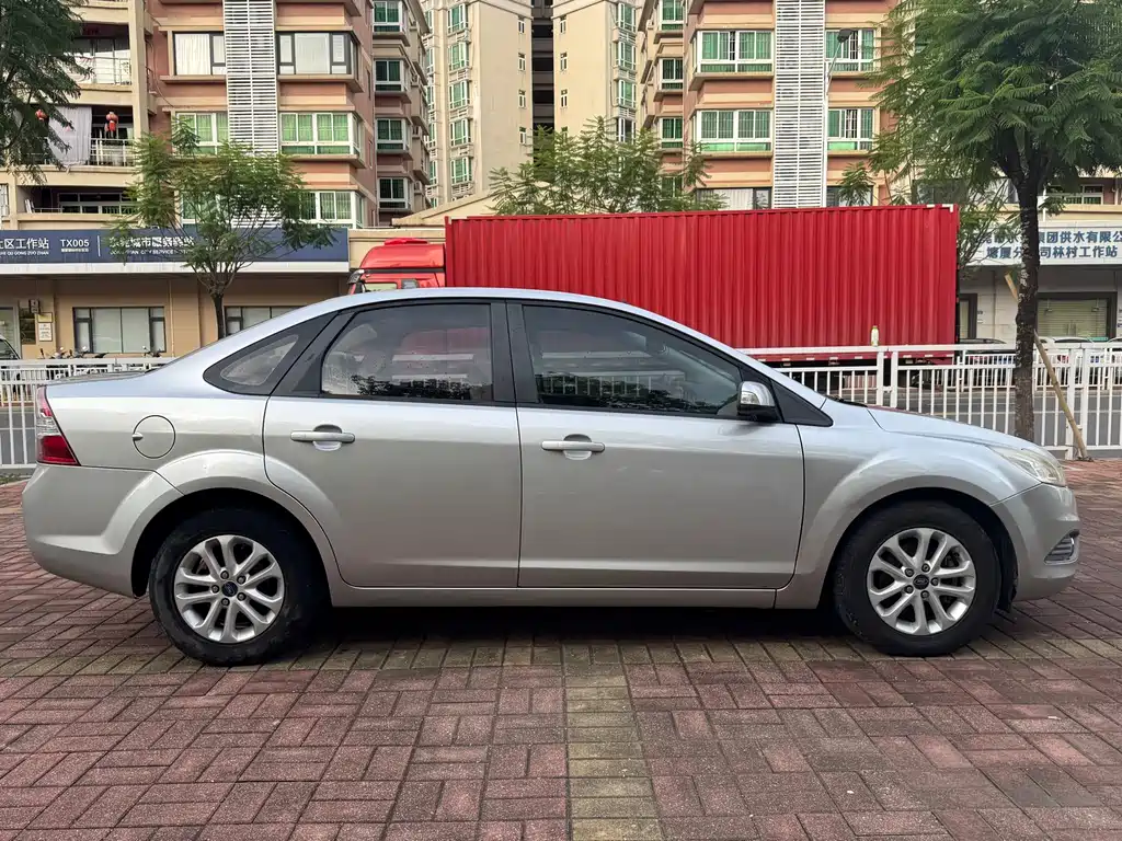 Ford Focus 2013 1.8L MT