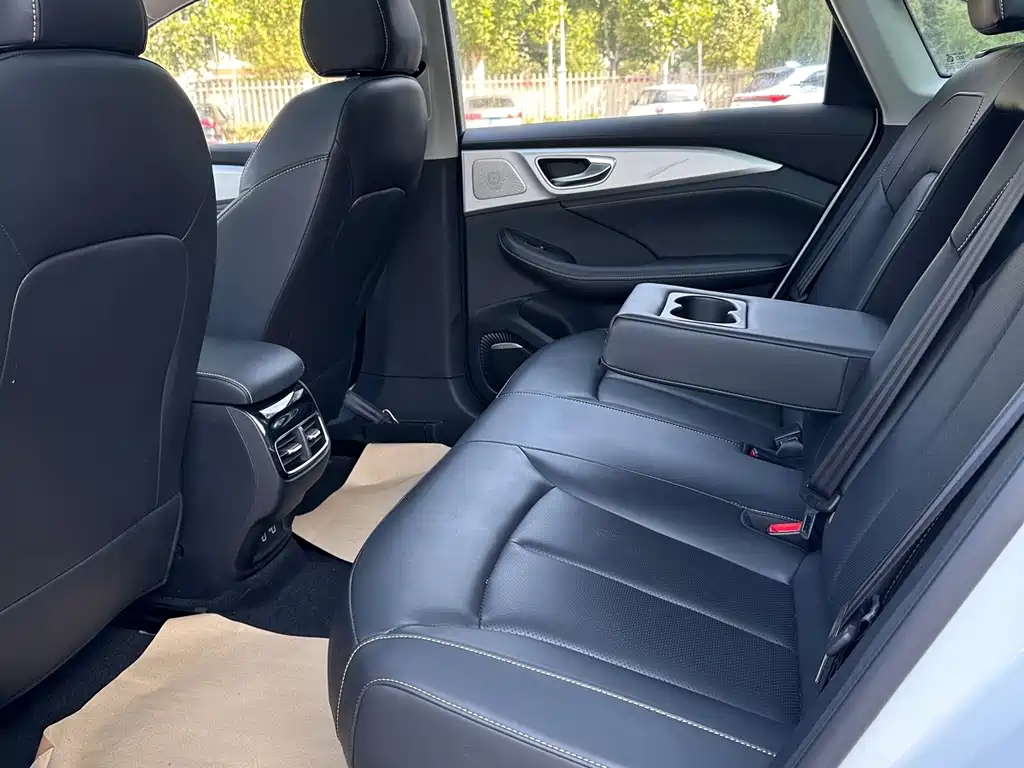 Roewe i6 MAX New Energy — миниатюра 6