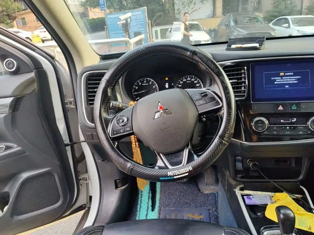 Mitsubishi Outlander — миниатюра 6