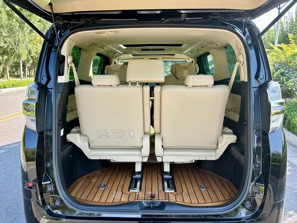 Toyota Vellfire — миниатюра 17
