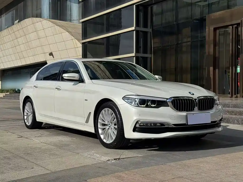 BMW 5 Series — миниатюра 9