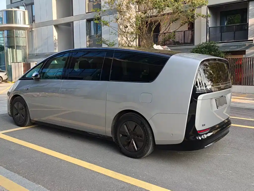 Li Auto Li MEGA — миниатюра 4